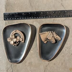Vintage Horse and Horseshoe Decor